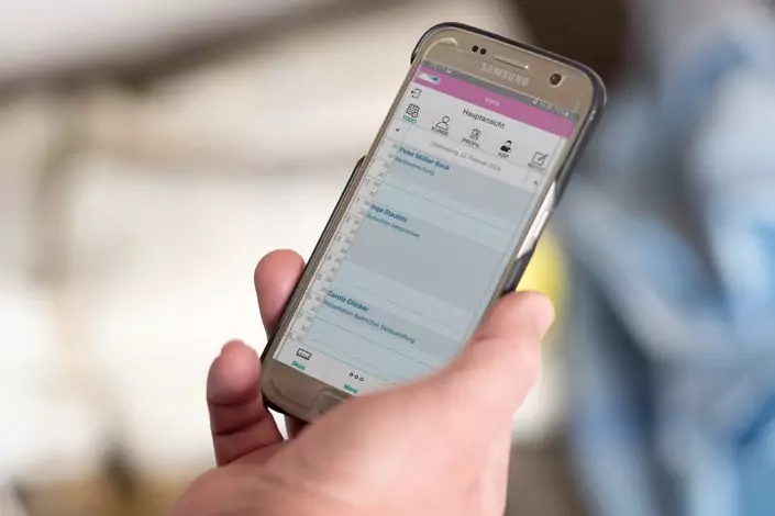 Die Chef-App VerA für unterwegs garantiert medienbruchfreies Arbeiten mit CATSboss.