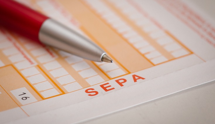 Neue EU-Regel bei Überweisungen - was Handwerksbetriebe wissen sollten